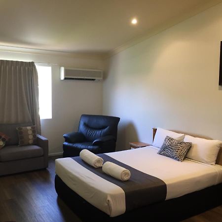 Emerald Explorers Inn Bagian luar foto
