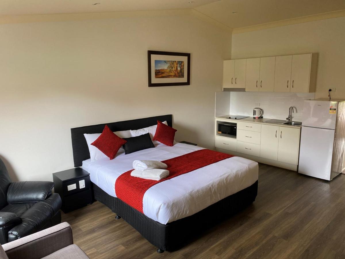 Emerald Explorers Inn Bagian luar foto