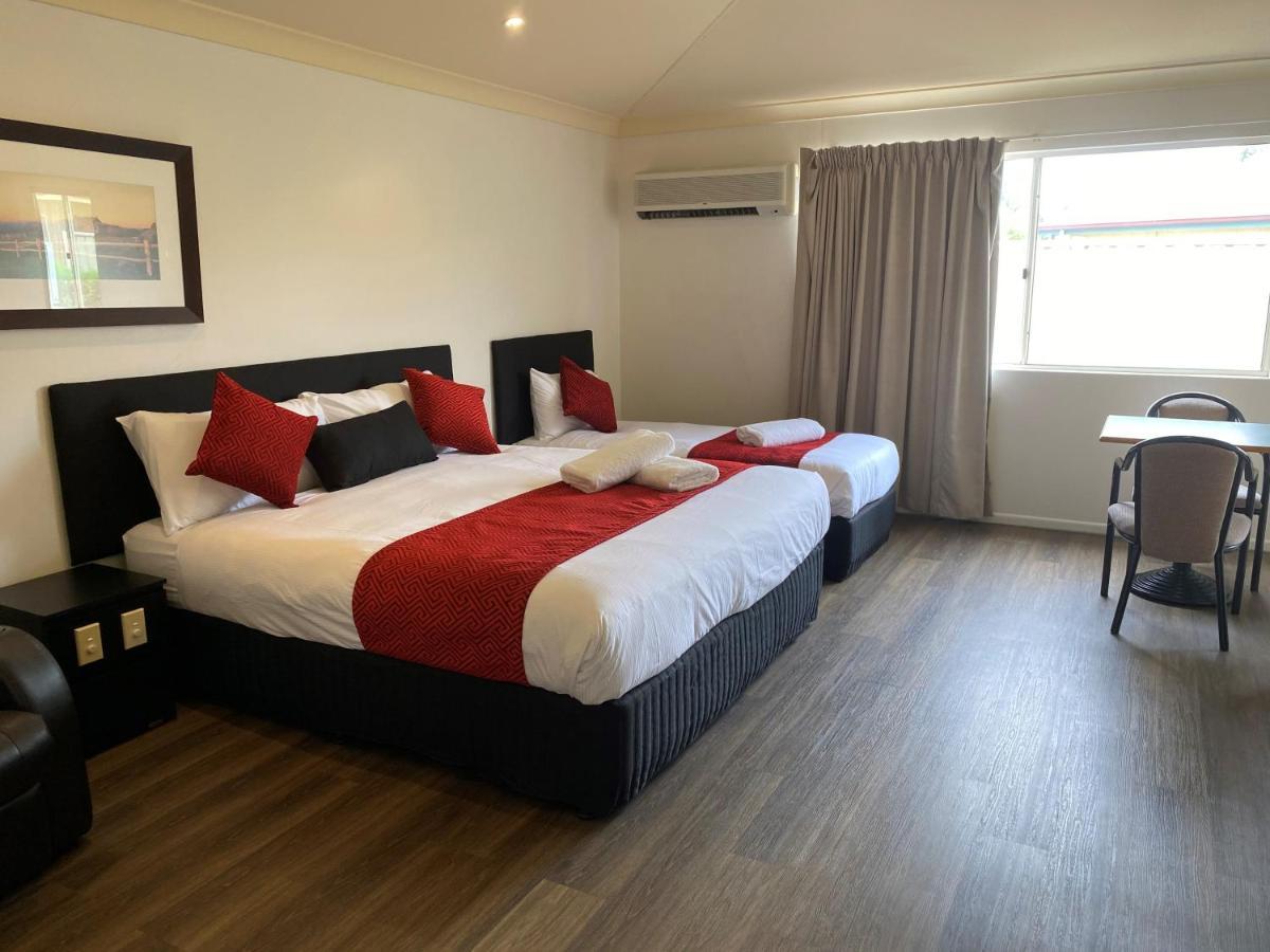 Emerald Explorers Inn Bagian luar foto