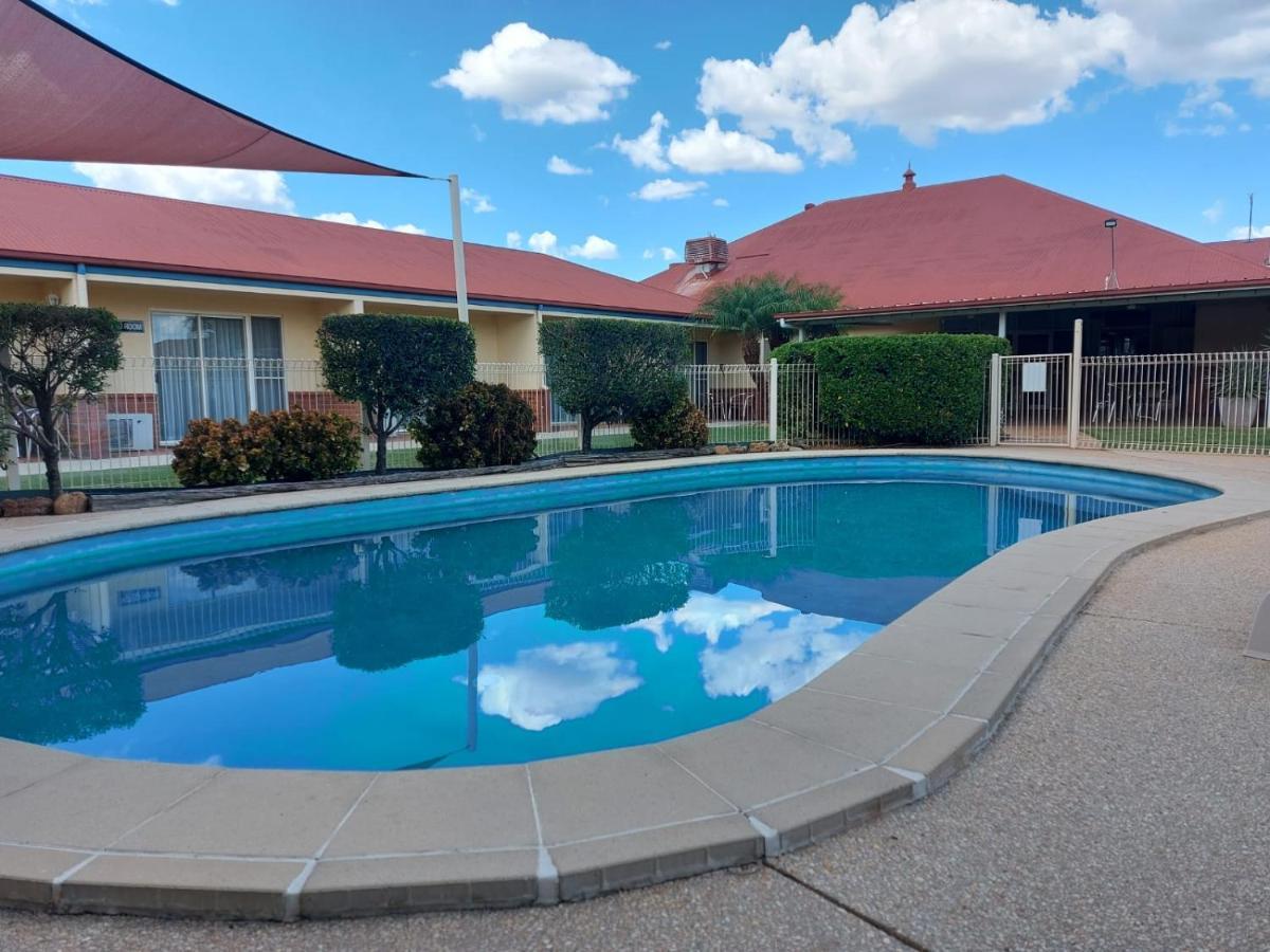 Emerald Explorers Inn Bagian luar foto