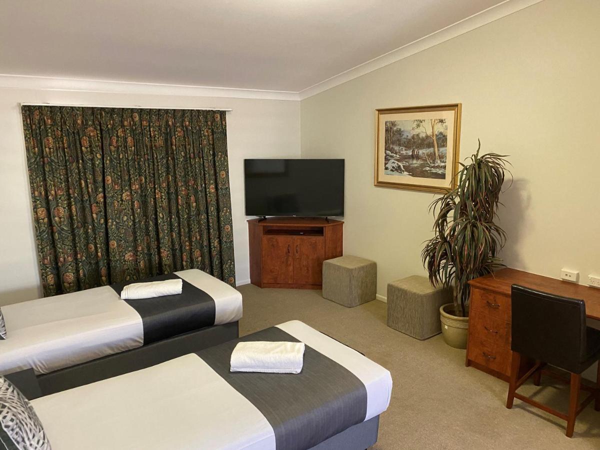 Emerald Explorers Inn Bagian luar foto