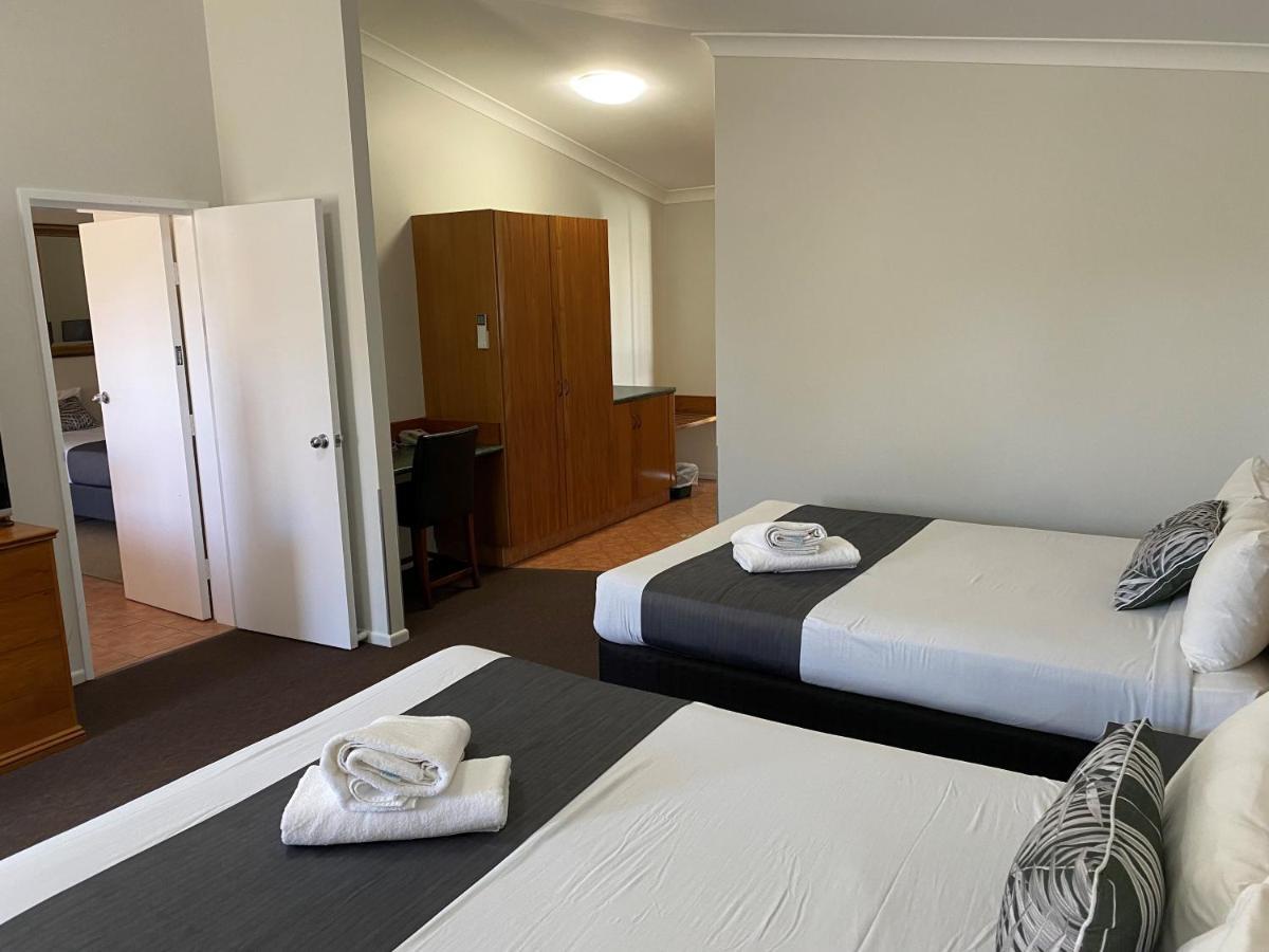 Emerald Explorers Inn Bagian luar foto