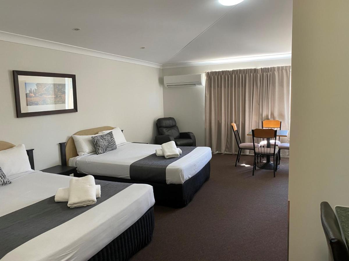 Emerald Explorers Inn Bagian luar foto
