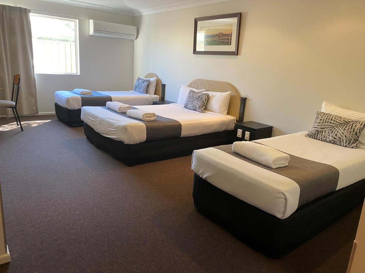 Emerald Explorers Inn Bagian luar foto