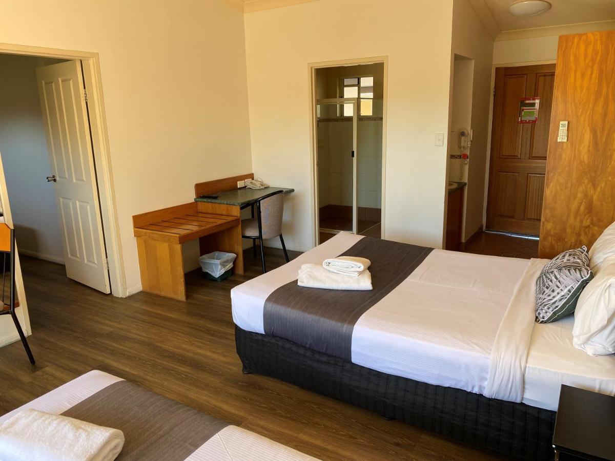Emerald Explorers Inn Bagian luar foto