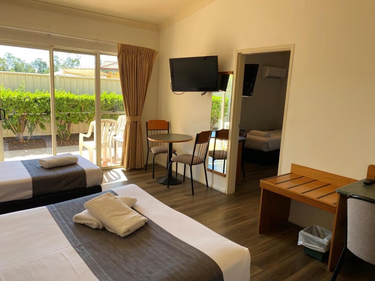 Emerald Explorers Inn Bagian luar foto