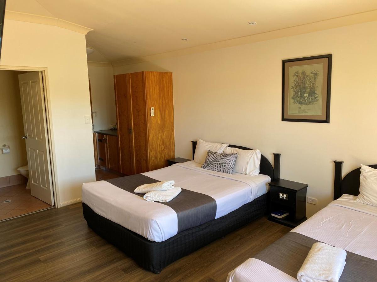 Emerald Explorers Inn Bagian luar foto