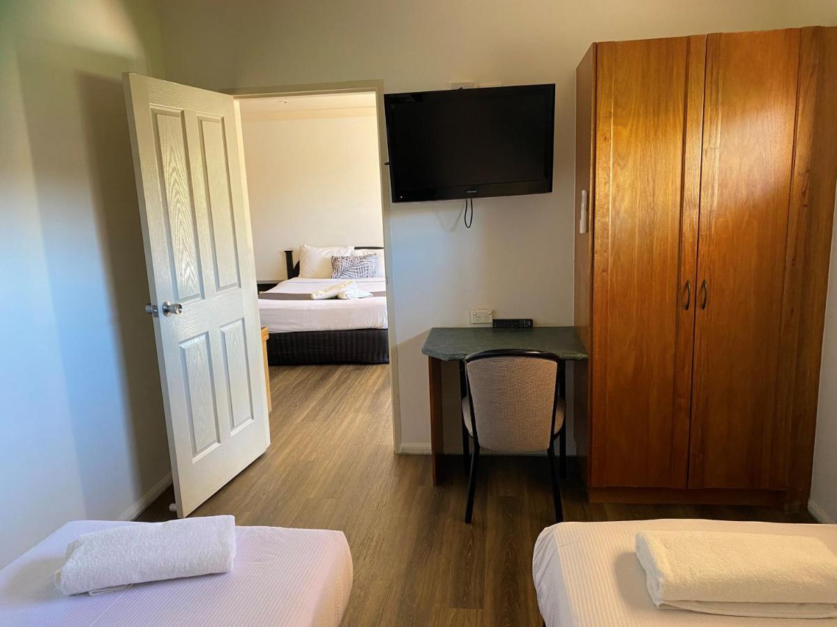 Emerald Explorers Inn Bagian luar foto