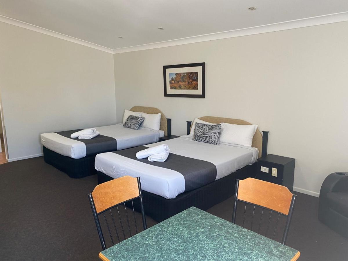 Emerald Explorers Inn Bagian luar foto
