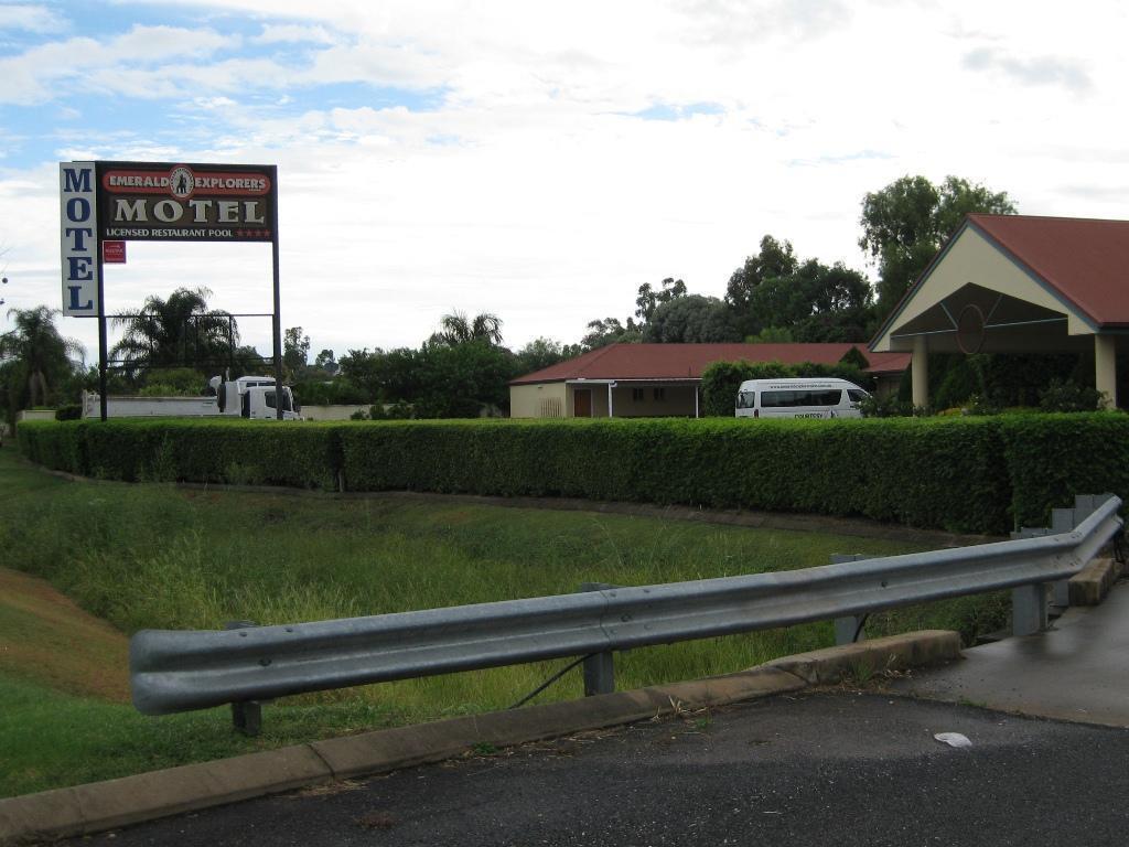 Emerald Explorers Inn Bagian luar foto