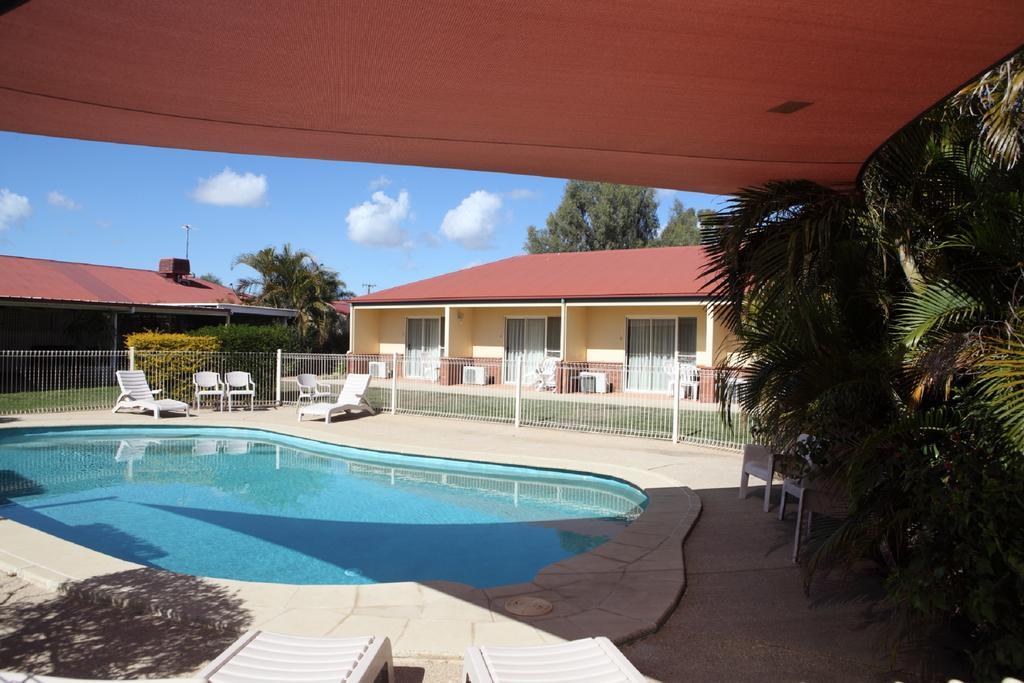 Emerald Explorers Inn Bagian luar foto