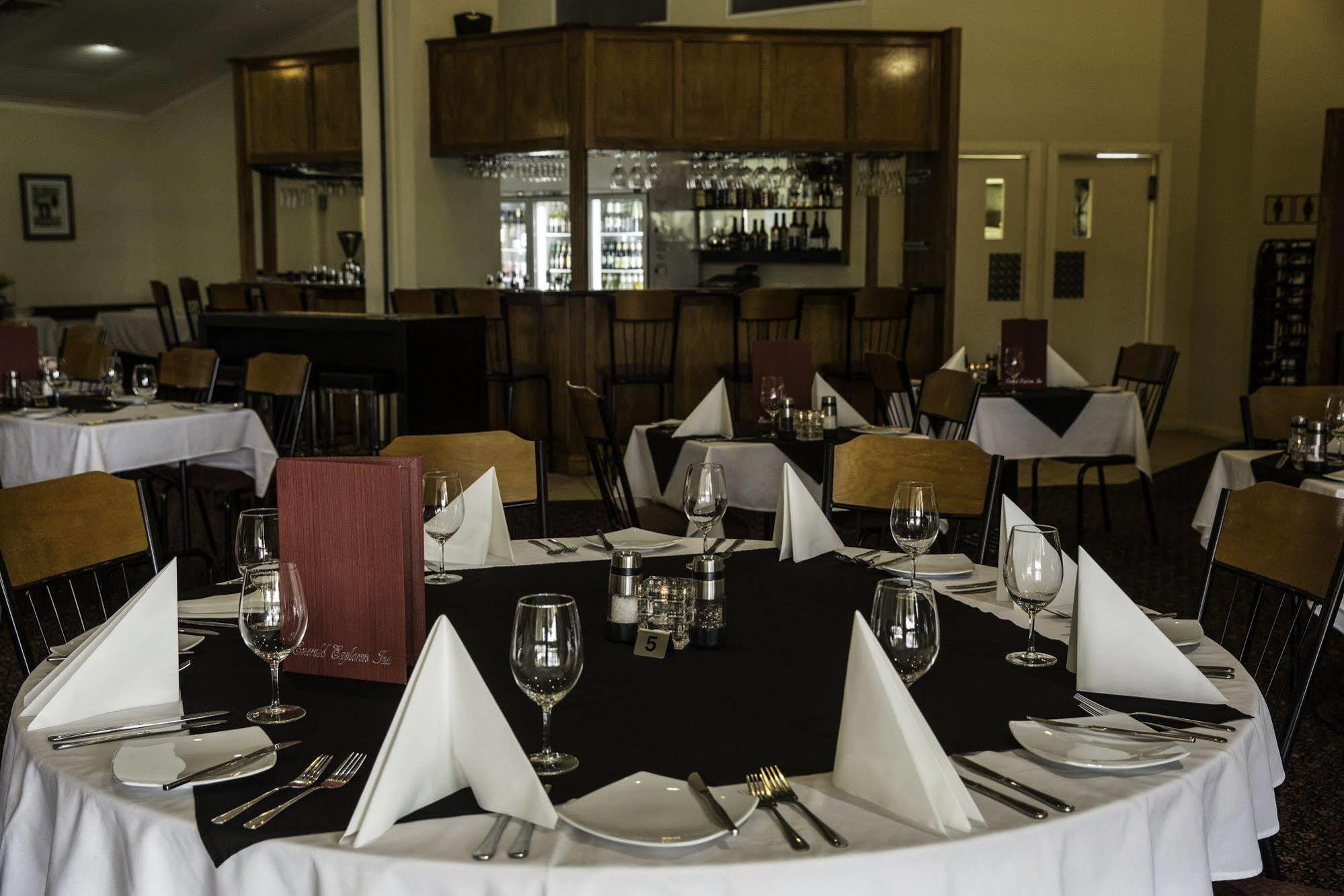 Emerald Explorers Inn Bagian luar foto