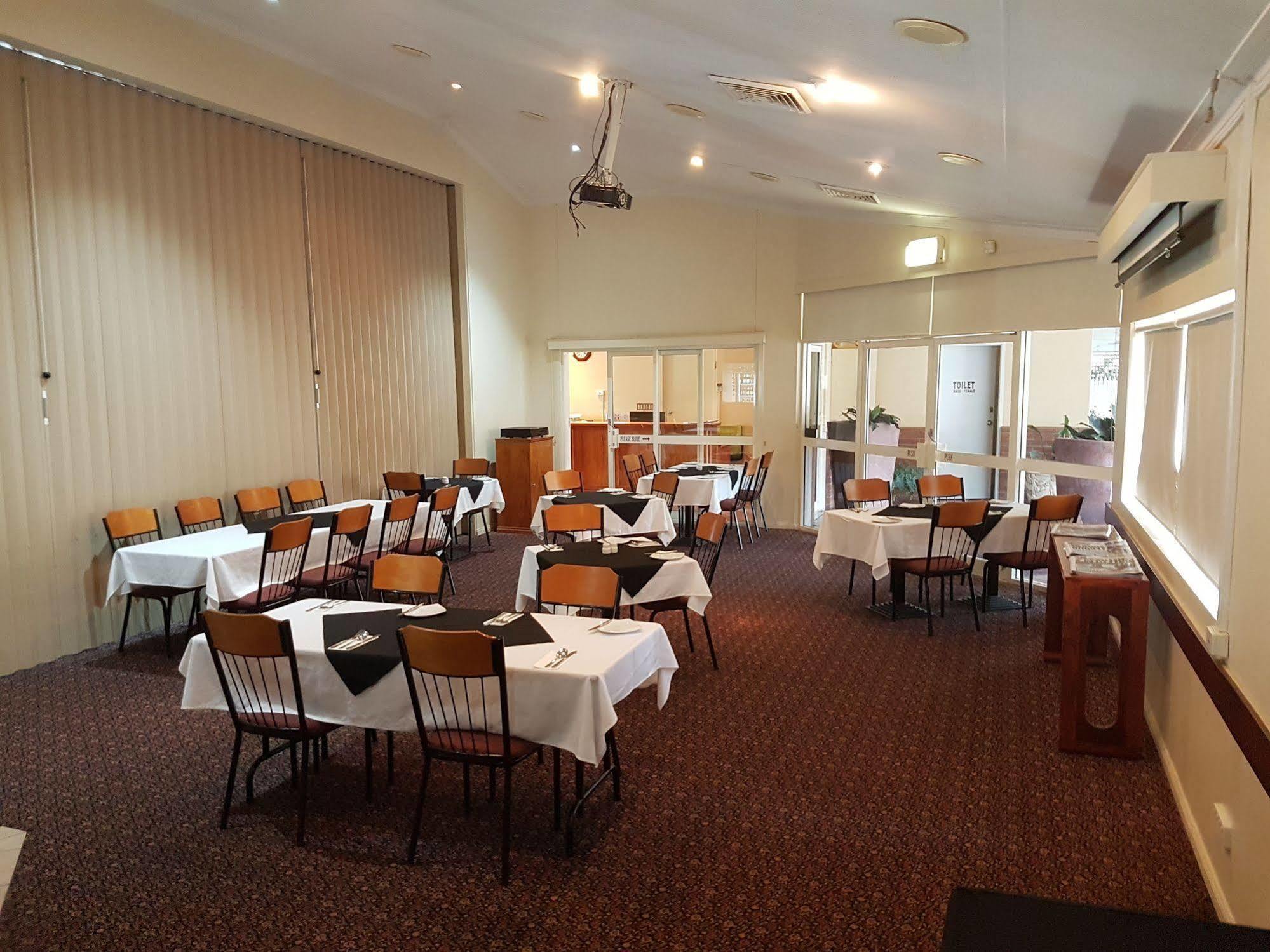 Emerald Explorers Inn Bagian luar foto