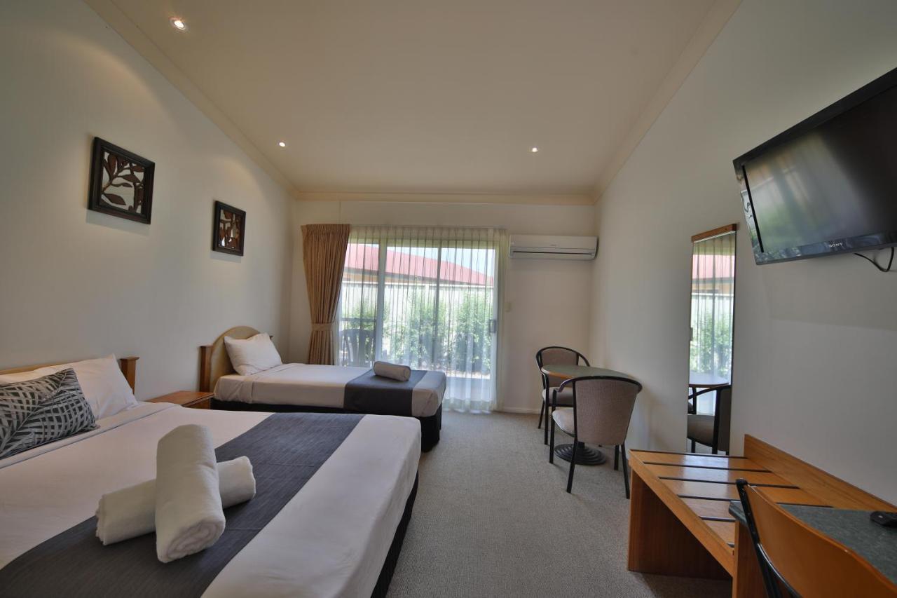 Emerald Explorers Inn Bagian luar foto