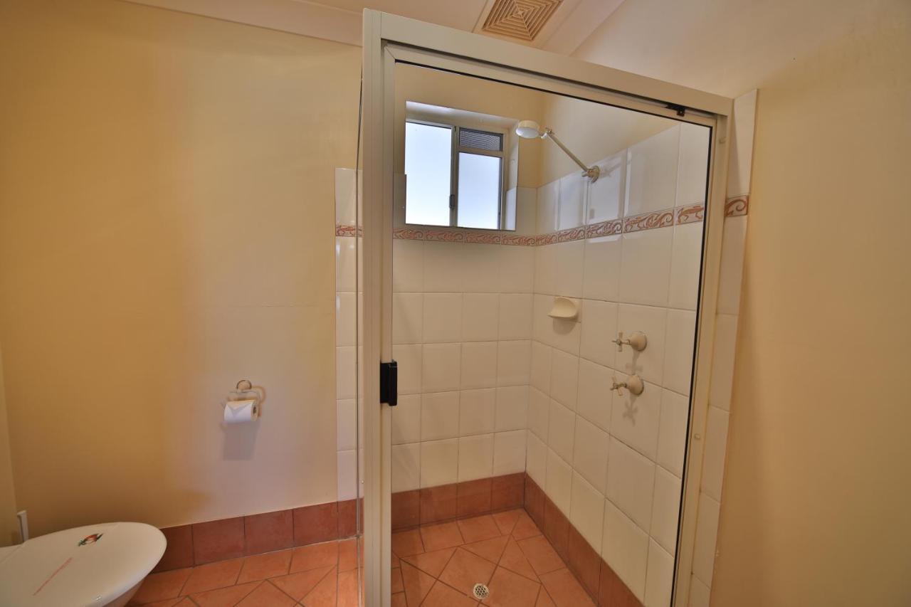 Emerald Explorers Inn Bagian luar foto