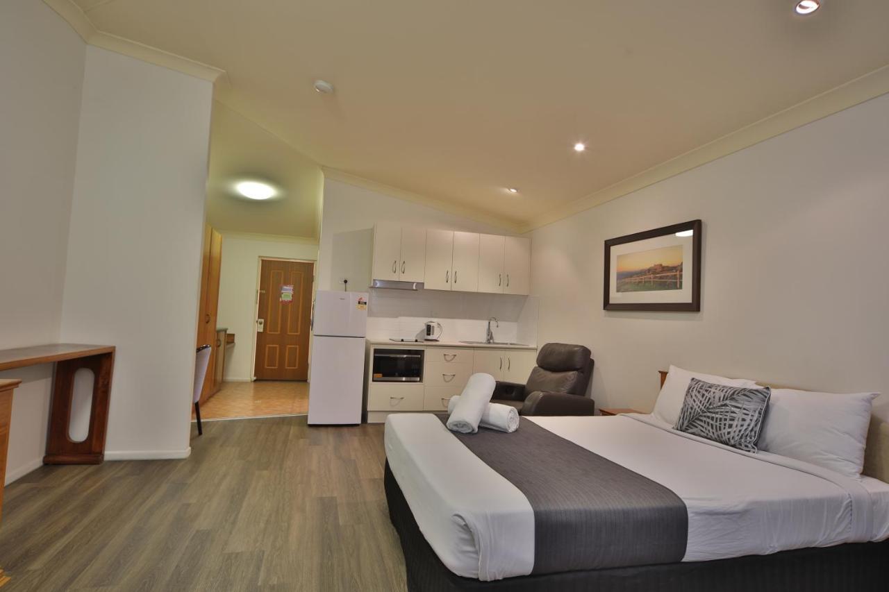 Emerald Explorers Inn Bagian luar foto
