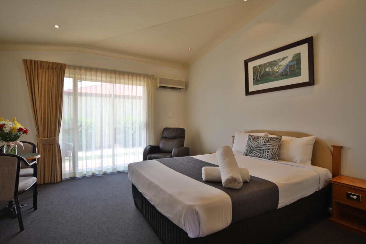 Emerald Explorers Inn Bagian luar foto