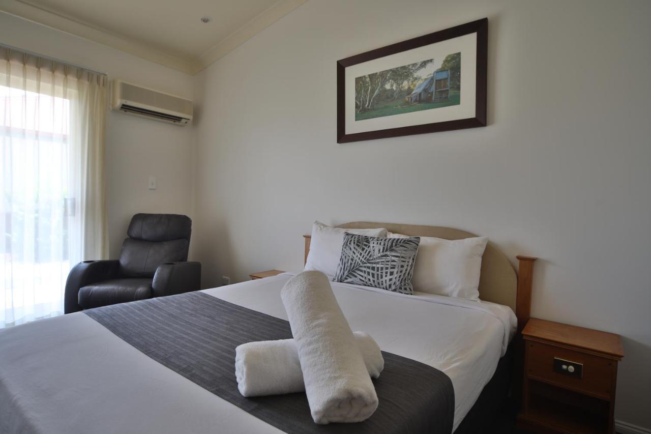 Emerald Explorers Inn Bagian luar foto