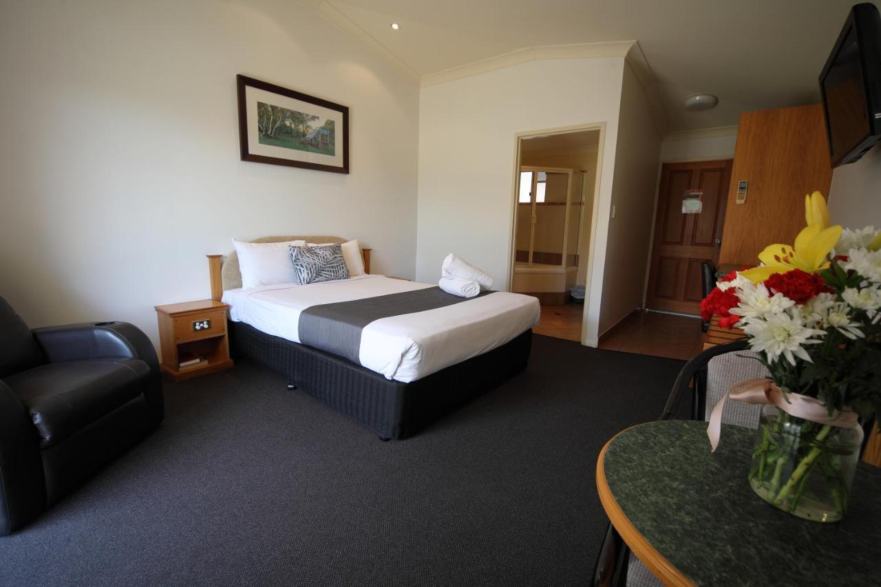 Emerald Explorers Inn Bagian luar foto