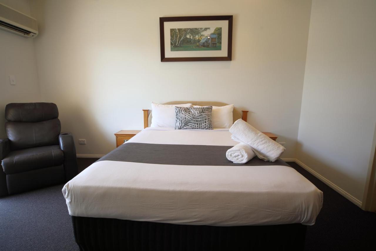 Emerald Explorers Inn Bagian luar foto