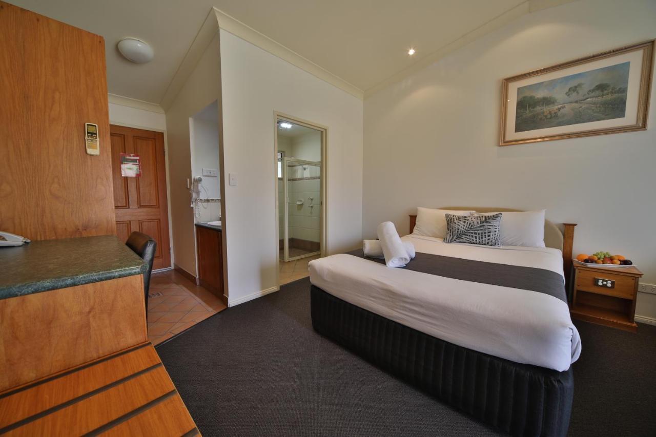 Emerald Explorers Inn Bagian luar foto