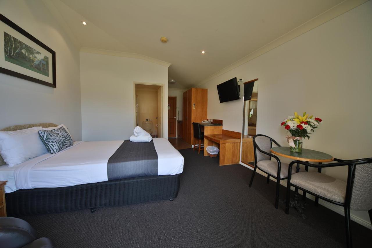 Emerald Explorers Inn Bagian luar foto
